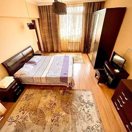 2 Room Flat Almaty Ngoại thất bức ảnh