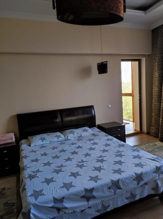 2 Room Flat Almaty Ngoại thất bức ảnh