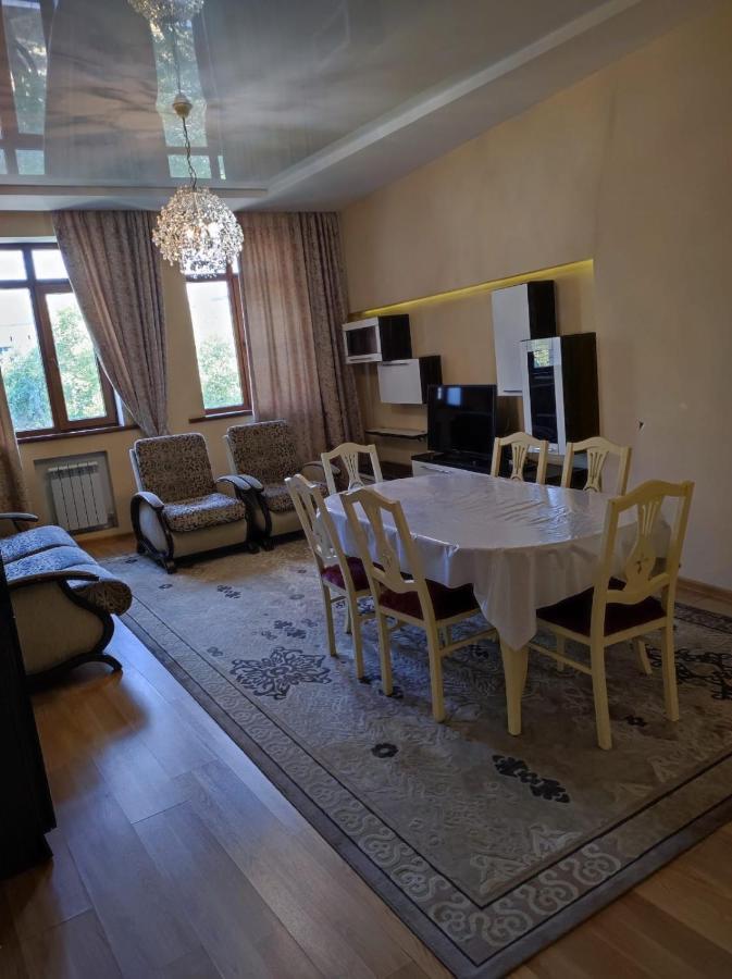 2 Room Flat Almaty Ngoại thất bức ảnh